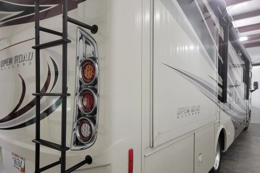 rv-detailing-luxury-motorhome-appleton-2