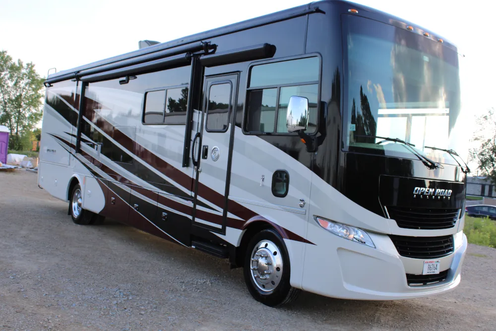 rv-detailing-luxury-motorhome-appleton-3
