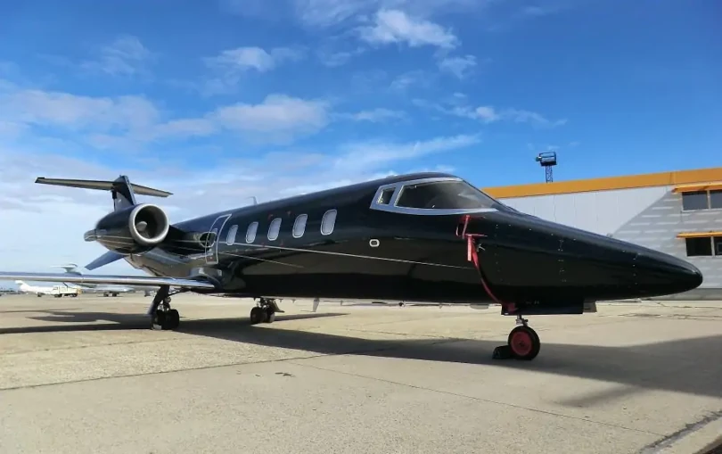 Aircraft detailing with a high-gloss finish on a jet